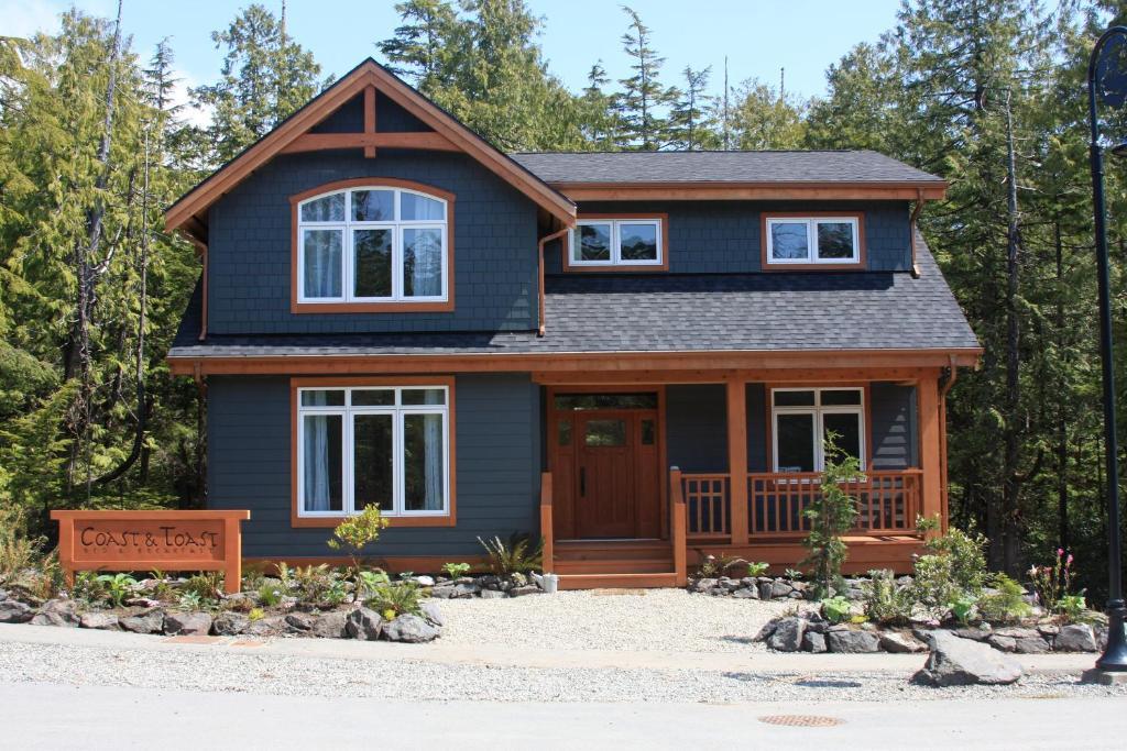 Coast And Toast Bed & Breakfast Ucluelet Exterior photo